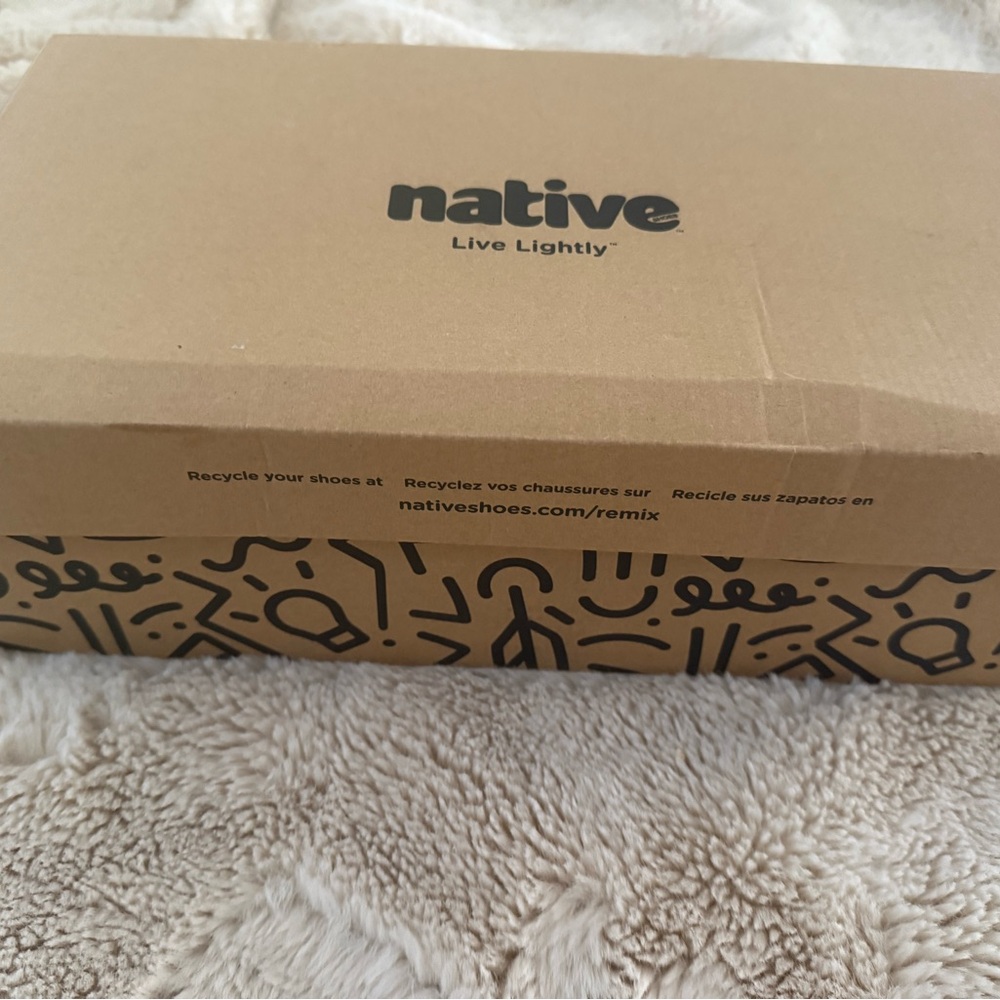 Native Slip-On Sneakers Women’s size 10 new in box - Picture 12 of 12